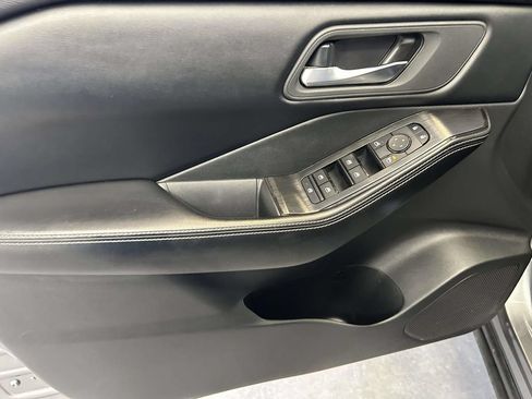 Used 2025 Nissan Rogue SV FWD image 15