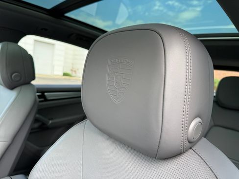 Used 2023 Porsche Cayenne Platinum Edition AWD/4WD image 32