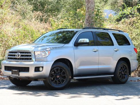 Used 2010 Toyota Sequoia Limited RWD image 2
