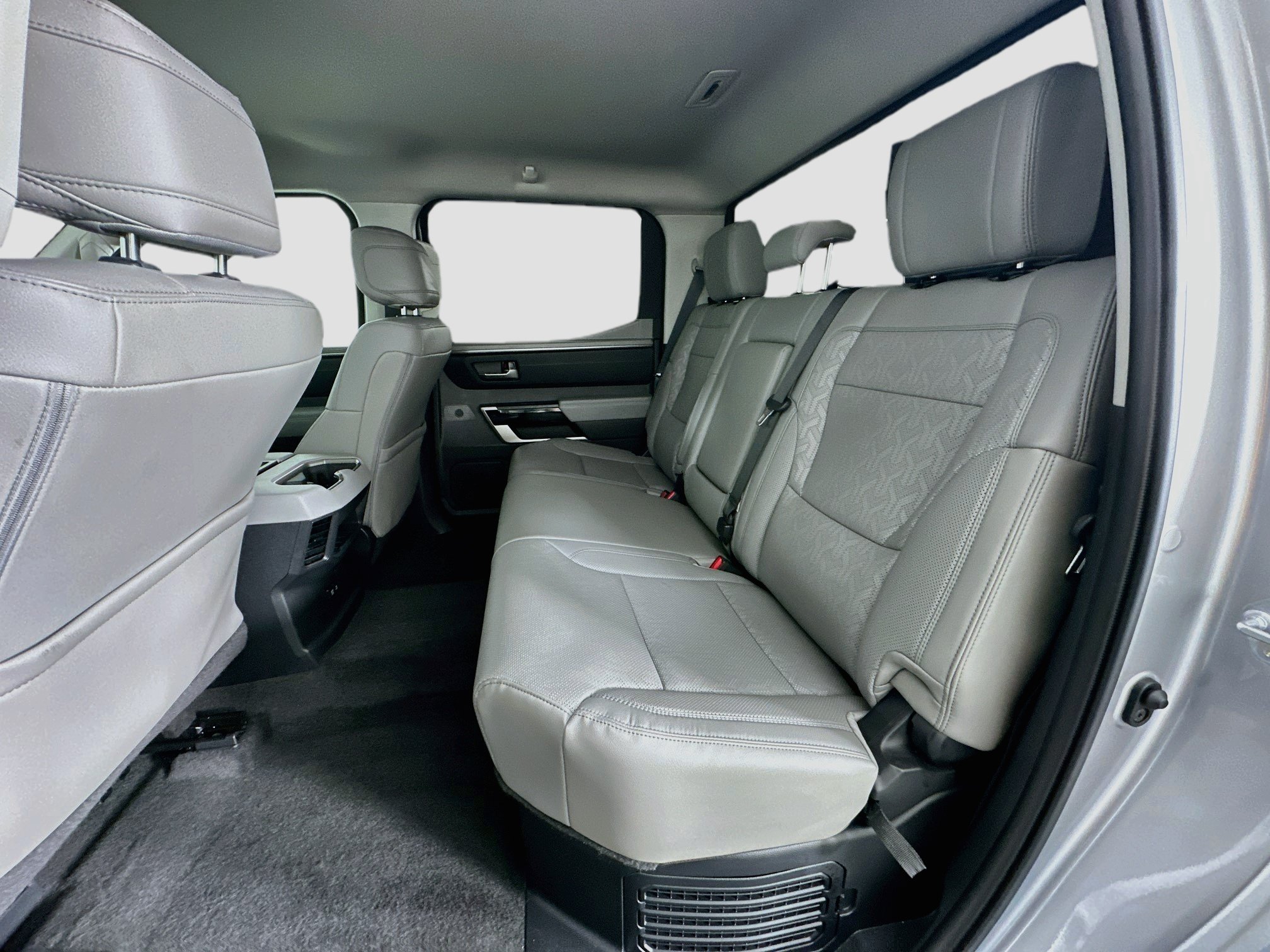 Used 2024 Toyota Tundra Limited AWD/4WD image 27