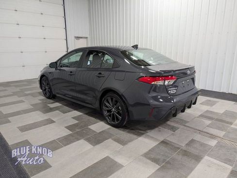 Used 2025 Toyota Corolla SE FWD image 2