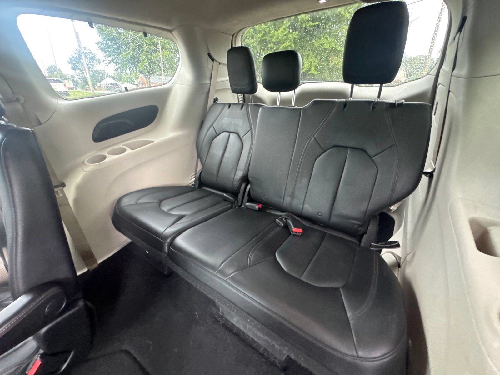 Used 2018 Chrysler Pacifica Touring-L FWD image 24