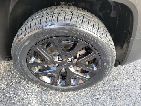 Used 2017 Jeep Renegade Altitude image 12