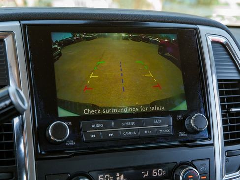 Used 2021 Nissan Titan SV w/ SV Convenience Package image 14