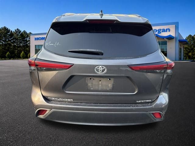 Used 2021 Toyota Highlander Limited FWD image 4