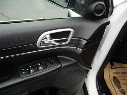 Used 2021 Jeep Grand Cherokee Limited w/ Trailer Tow Group IV image 16