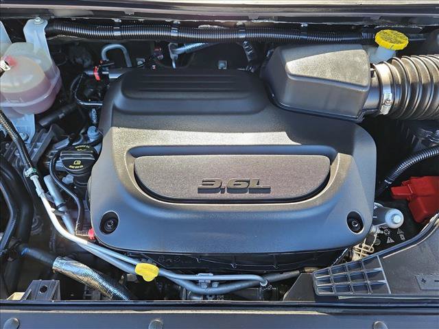 Used 2025 Chrysler Pacifica Select FWD image 27