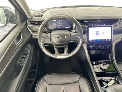 Used 2023 Jeep Grand Cherokee Limited w/ Black Appearance Package AWD/4WD image 11