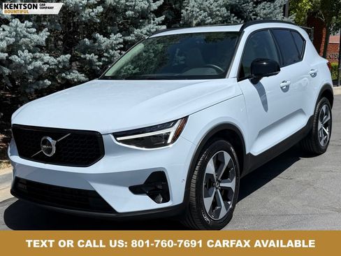 Used 2026 Volvo XC40 B5 Plus AWD/4WD image 3