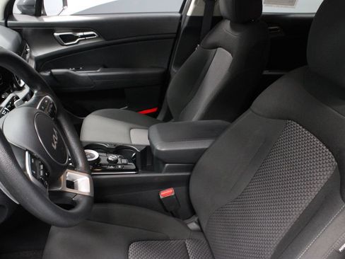 Used 2025 Kia Sportage LX AWD/4WD image 23