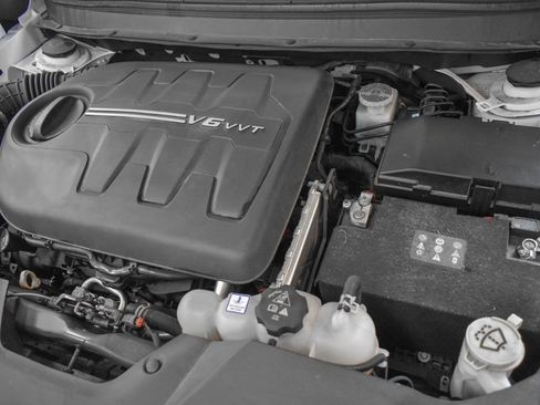 Used 2022 Jeep Cherokee Trailhawk image 8