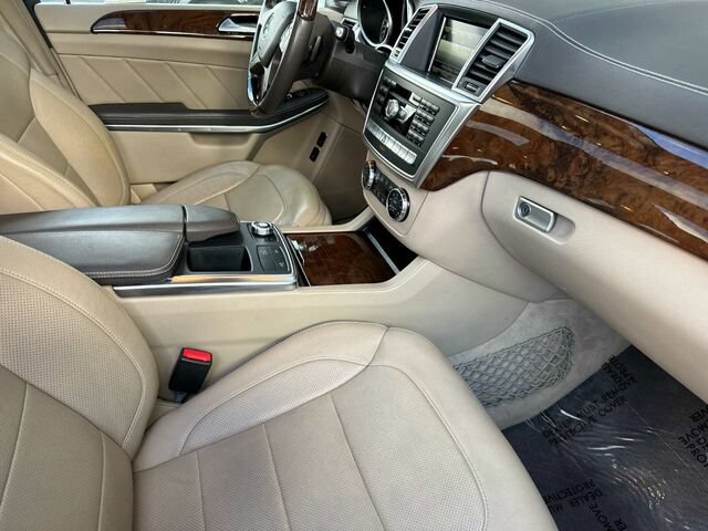 Used 2015 Mercedes-Benz GL 550 4MATIC image 20