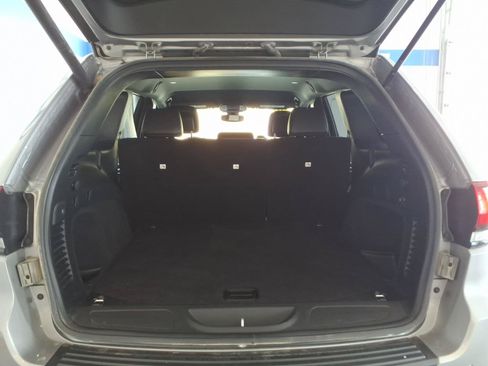 Used 2019 Jeep Grand Cherokee Altitude AWD/4WD image 16