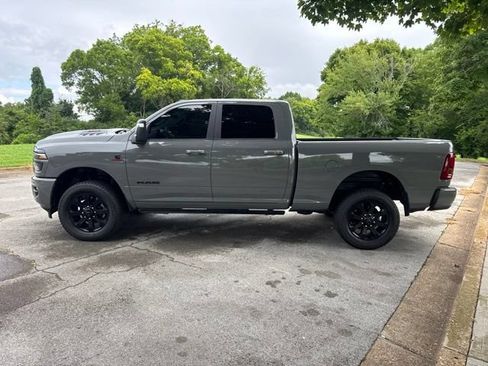 Used 2025 RAM 2500 Laramie AWD/4WD image 4