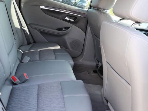 Used 2018 Chevrolet Impala LT FWD image 16