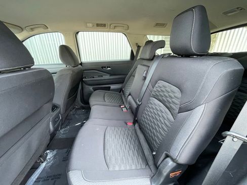 Used 2022 Nissan Pathfinder SV AWD/4WD image 26