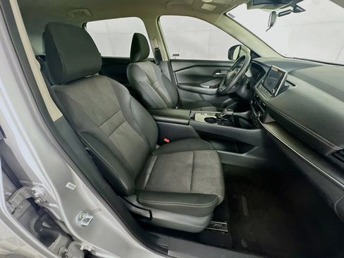 Used 2025 Nissan Rogue SV image 31