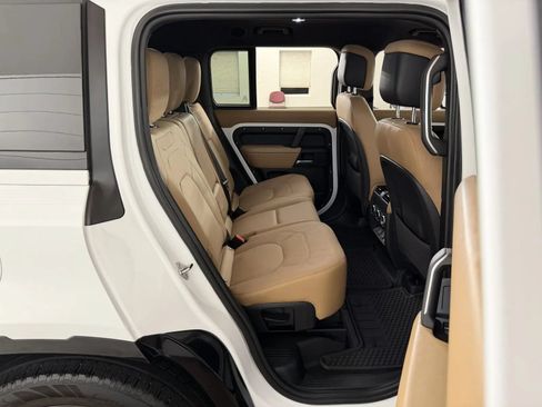 Used 2025 Land Rover Defender 130 X-Dynamic SE AWD/4WD image 43