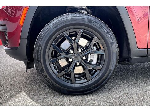 Used 2024 Jeep Grand Cherokee L Laredo AWD/4WD image 9