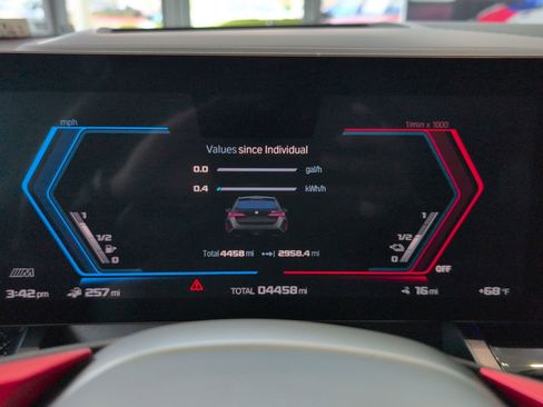 Used 2025 BMW M5 Touring w/ Executive Package image 21