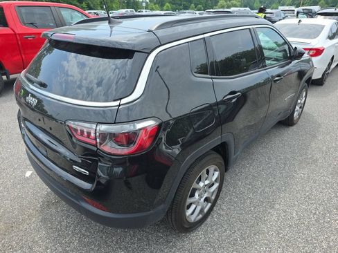 Used 2022 Jeep Compass Latitude w/ Sun and Sound Group AWD/4WD image 9