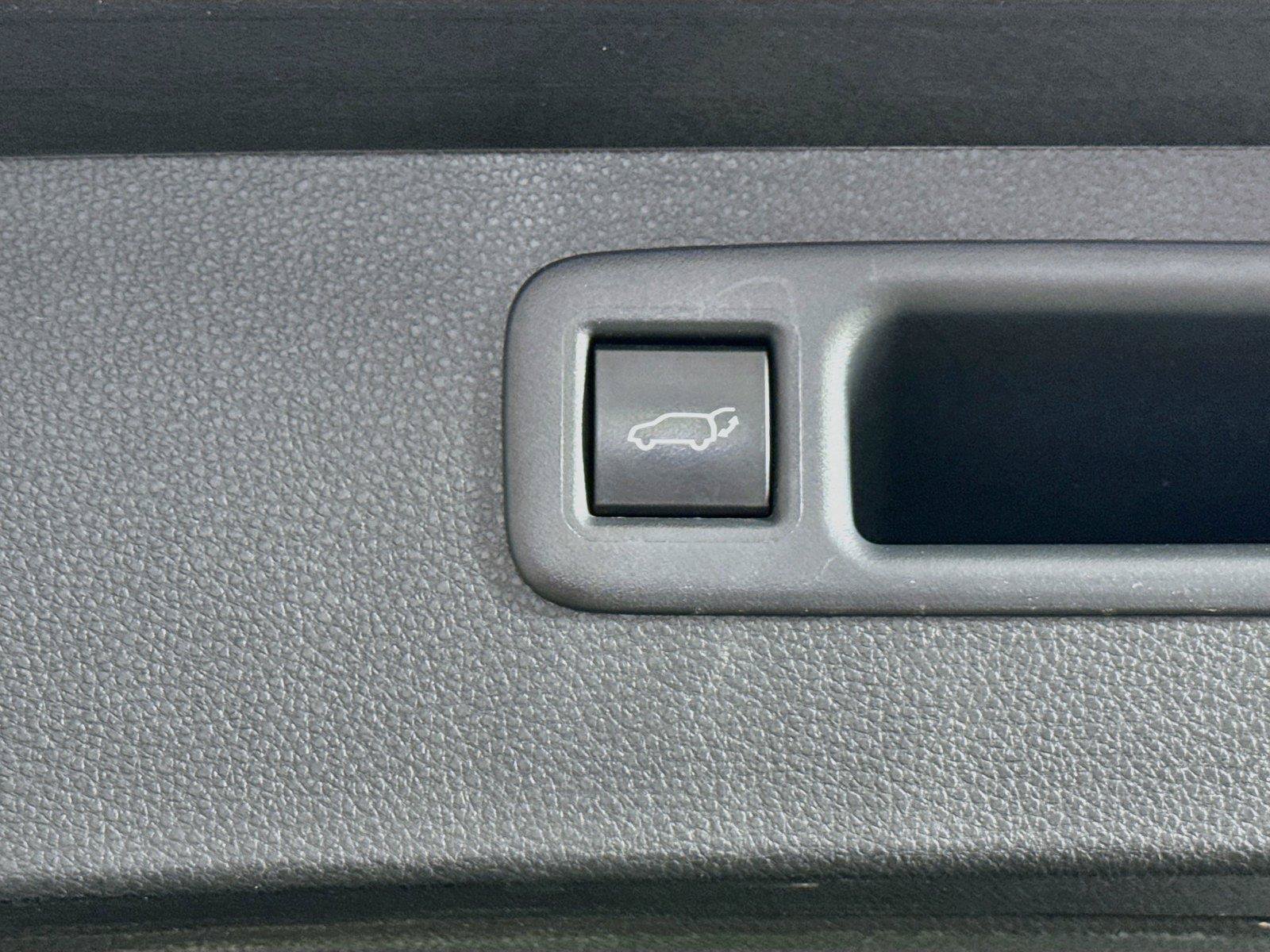 Certified 2023 Toyota Highlander XLE FWD image 42
