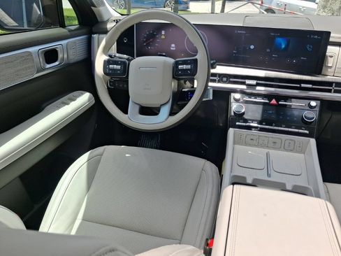 Used 2025 Hyundai Santa Fe Calligraphy AWD/4WD image 10
