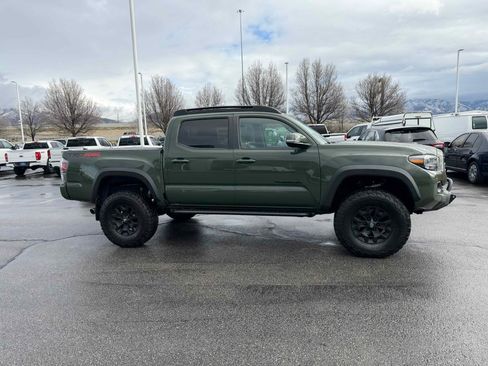 Used 2022 Toyota Tacoma TRD Off-Road image 9