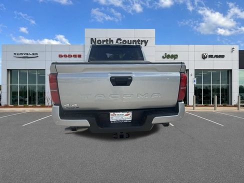 Used 2024 Toyota Tacoma SR5 w/ SR5 Upgrade Package AWD/4WD image 9