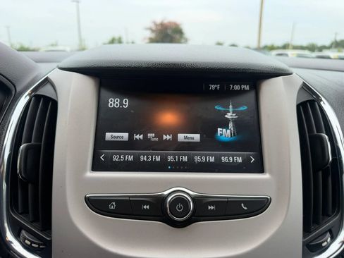 Used 2017 Chevrolet Cruze LS FWD image 15