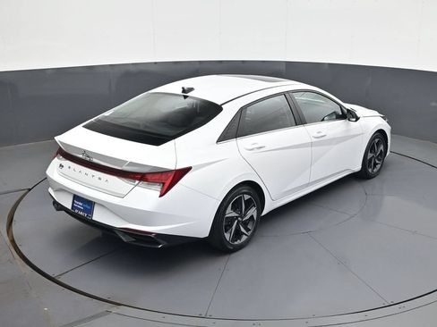 Certified 2021 Hyundai Elantra SEL w/ Convenience + Premium Package FWD image 18