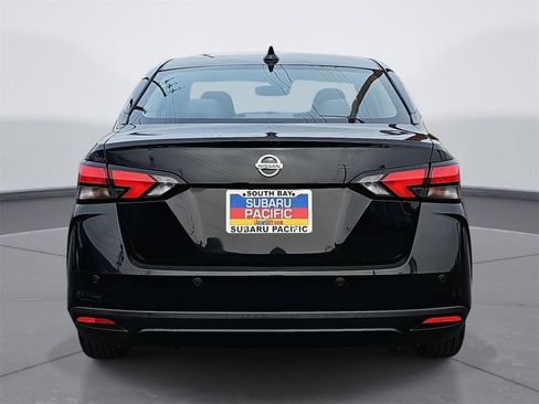 Used 2021 Nissan Versa SV image 4