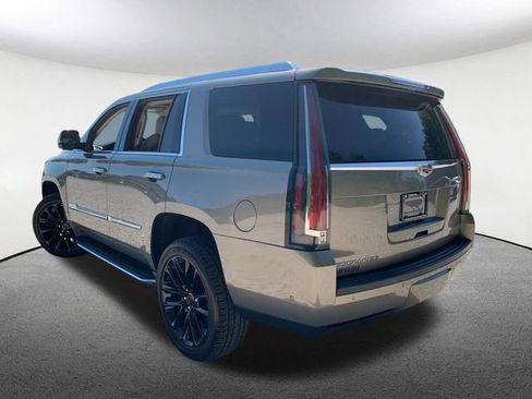 Used 2018 Cadillac Escalade Luxury AWD/4WD image 10