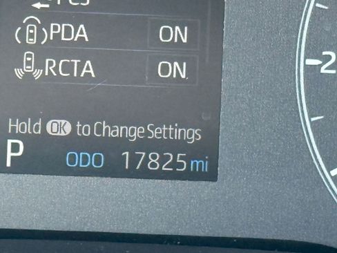 Used 2025 Toyota Corolla Cross LE image 20