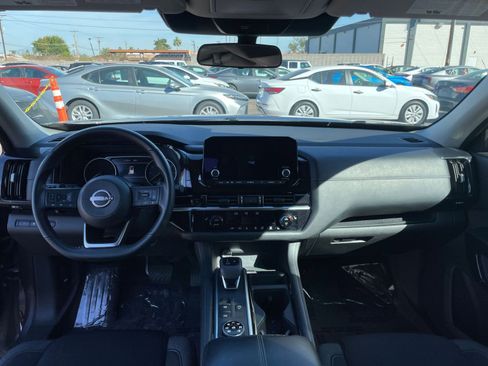 Used 2025 Nissan Pathfinder SV AWD/4WD image 35