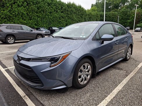 Used 2024 Toyota Corolla LE FWD image 2