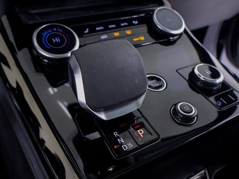 Used 2023 Land Rover Range Rover Sport SE image 17