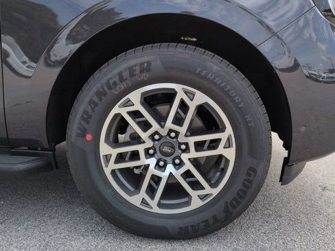 New 2025 Ford Expedition Active image 10