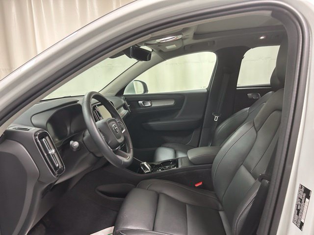 Certified 2025 Volvo XC40 B5 Plus AWD/4WD image 8