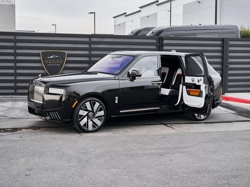 Used 2026 Rolls-Royce Cullinan Base image 5