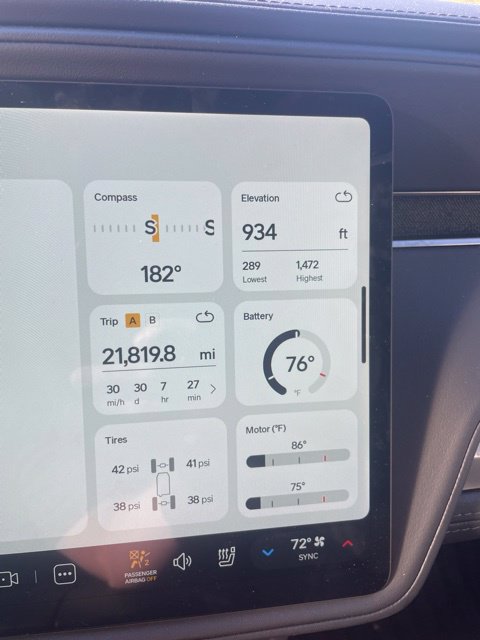 Used 2025 Rivian R1T Adventure Dual AWD/4WD image 11
