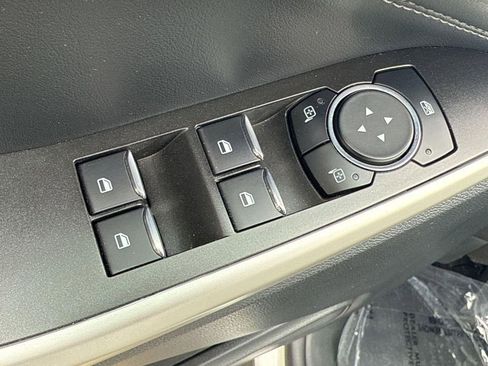 Used 2023 Ford Explorer XLT AWD/4WD image 15