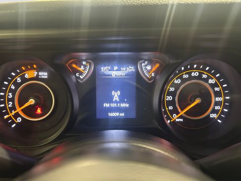 Used 2025 Jeep Wrangler Sport AWD/4WD image 14