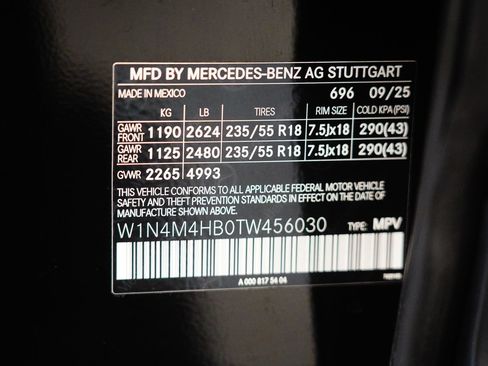 Used 2026 Mercedes-Benz GLB 250 4MATIC image 32