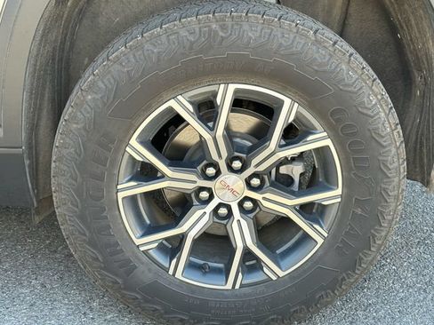 Used 2025 GMC Acadia AT4 AWD/4WD image 14
