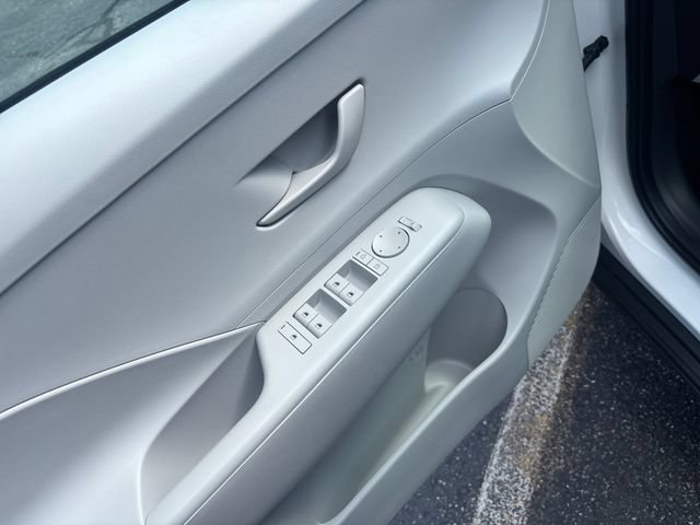 Used 2025 Hyundai Kona SEL AWD/4WD image 14
