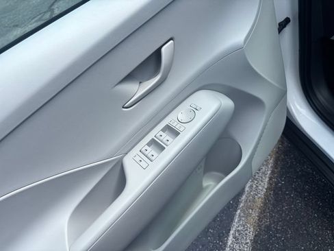 Used 2025 Hyundai Kona SEL AWD/4WD image 14