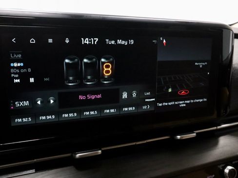 Used 2023 Kia Carnival EX FWD image 4