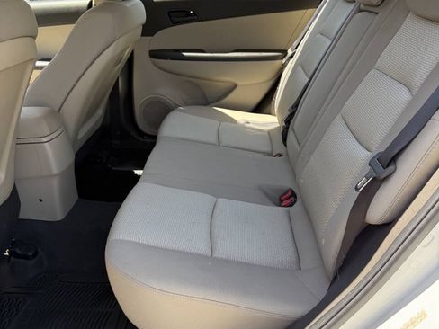 Used 2010 Hyundai Elantra GLS FWD image 12