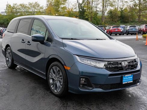 New 2026 Honda Odyssey Touring image 4
